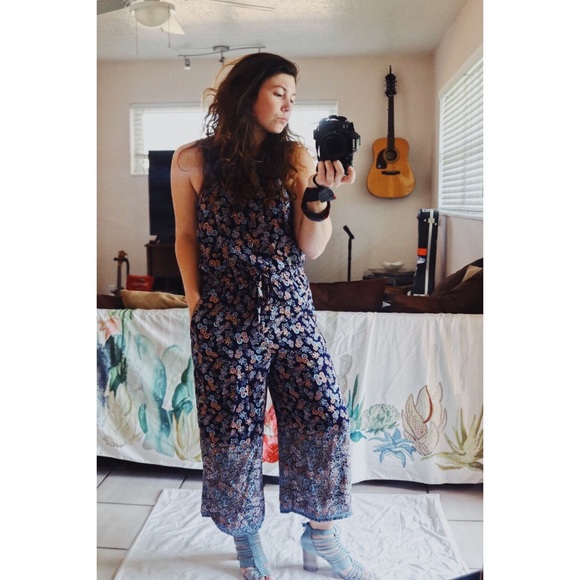 NWT Spring Floral Bebop Wide-Leg Romper / Size M - Picture 4 of 5